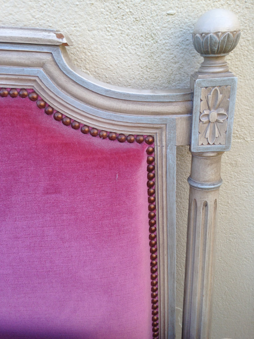 IB3866 OLD FRENCH UPHOLSTERED KINGSIZE LOUIS XVI STYLE BED